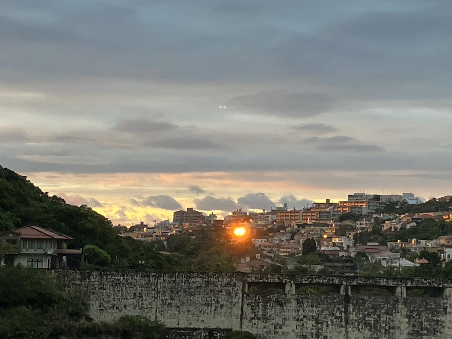 １７時３９分　日没の光が、反射して